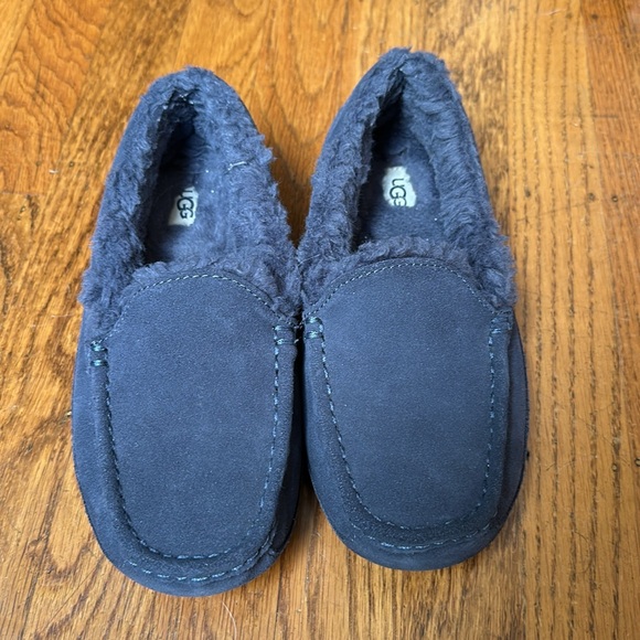 UGG Ascot Moccasins in Deep Ocean - Picture 2 of 7